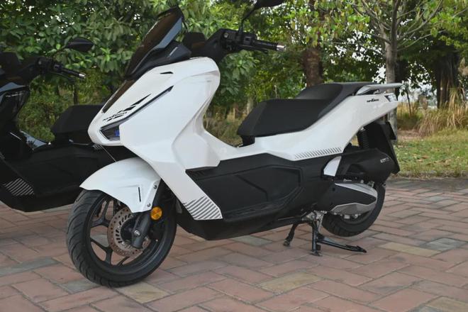 NWG150同时发布！两者各有特点就看需求了j9九游真人游戏第一品牌本田PCX160和(图2)