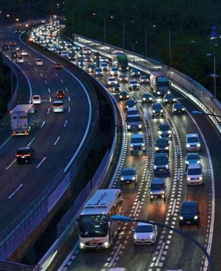 住申请等红绿灯时司机玩手机算违反交通规则吗？九游会真人游戏第一品牌在日本违反交规或影响永(图2)