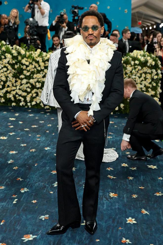 灵和IU的绽放满足了少女的全部幻想j9国际站登录本周时髦大事|陈都(图17) 灵和IU的绽放满足了少女的全部幻想j9国际站登录本周时髦大事|陈都(图17)