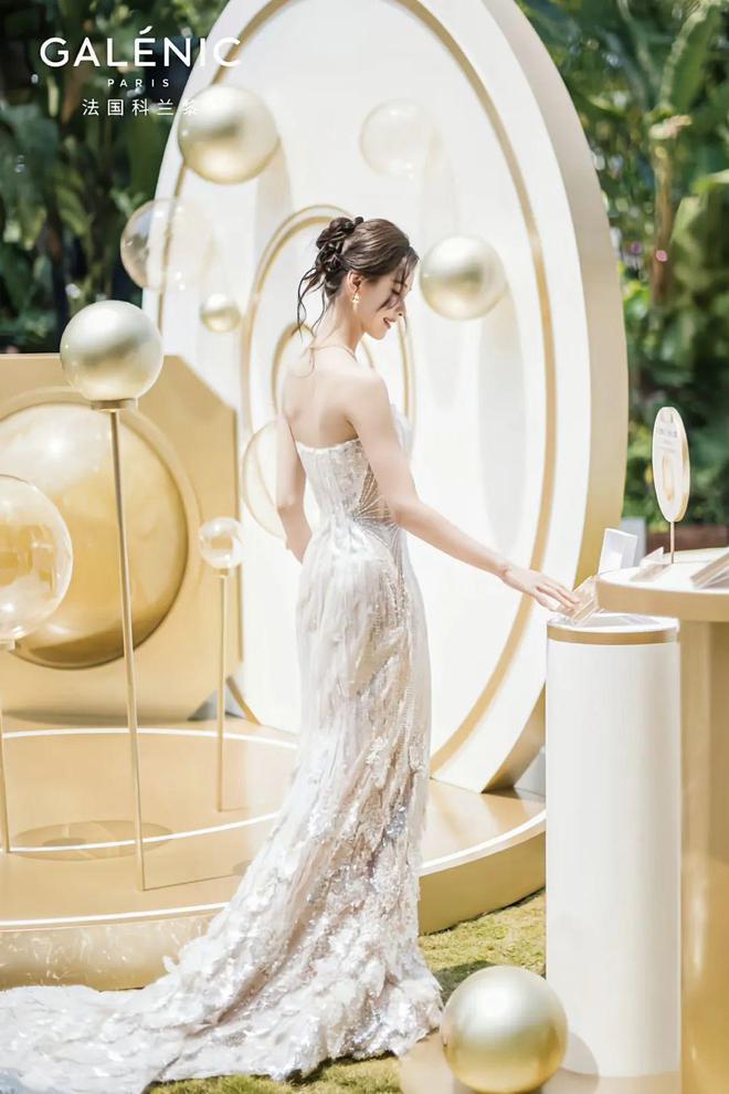 灵和IU的绽放满足了少女的全部幻想j9国际站登录本周时髦大事|陈都(图12) 灵和IU的绽放满足了少女的全部幻想j9国际站登录本周时髦大事|陈都(图12)