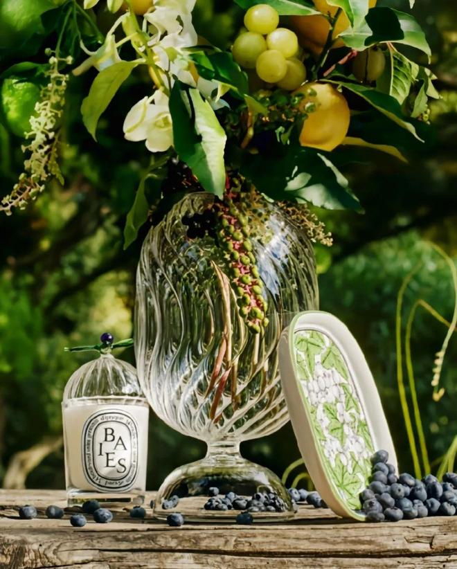 灵和IU的绽放满足了少女的全部幻想j9国际站登录本周时髦大事|陈都(图20) 灵和IU的绽放满足了少女的全部幻想j9国际站登录本周时髦大事|陈都(图20)