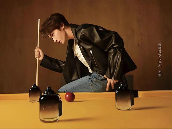 灵和IU的绽放满足了少女的全部幻想j9国际站登录本周时髦大事|陈都(图19) 灵和IU的绽放满足了少女的全部幻想j9国际站登录本周时髦大事|陈都(图19)