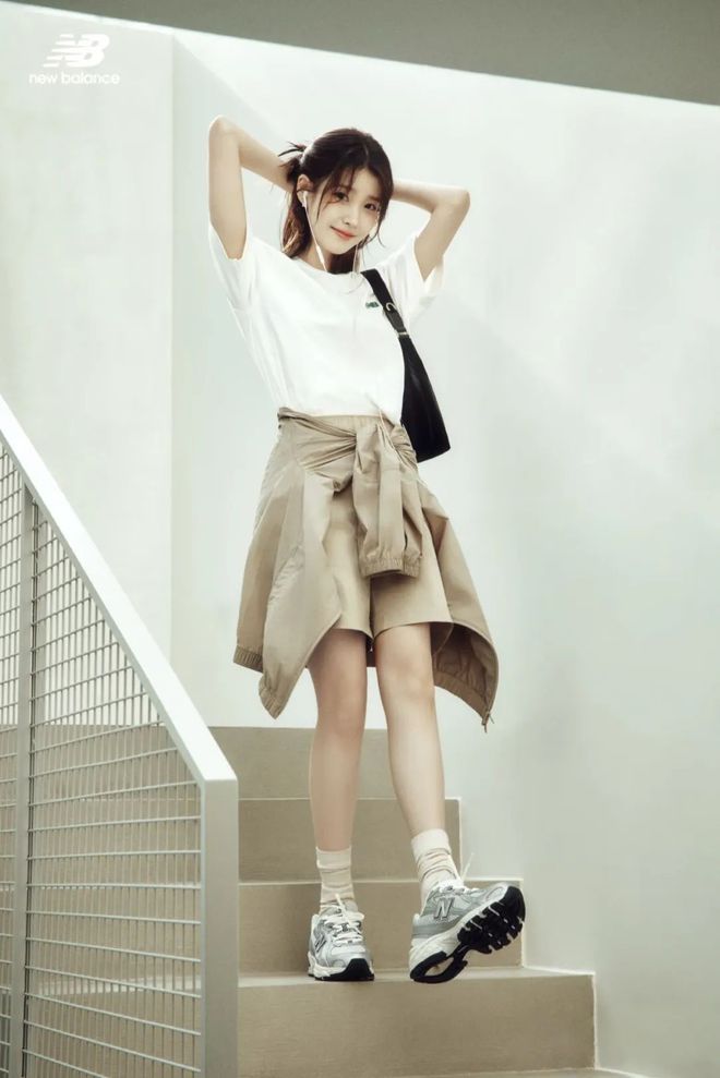 灵和IU的绽放满足了少女的全部幻想j9国际站登录本周时髦大事|陈都(图6) 灵和IU的绽放满足了少女的全部幻想j9国际站登录本周时髦大事|陈都(图6)