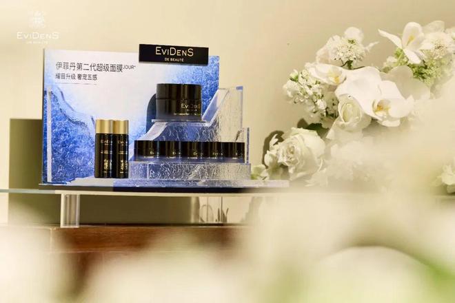 灵和IU的绽放满足了少女的全部幻想j9国际站登录本周时髦大事|陈都(图9) 灵和IU的绽放满足了少女的全部幻想j9国际站登录本周时髦大事|陈都(图9)