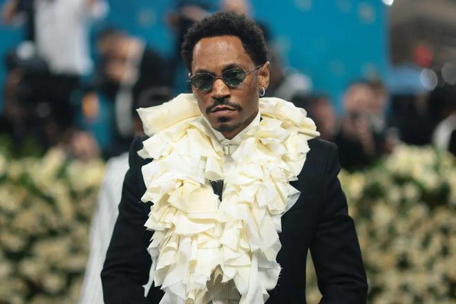 灵和IU的绽放满足了少女的全部幻想j9国际站登录本周时髦大事|陈都(图24) 灵和IU的绽放满足了少女的全部幻想j9国际站登录本周时髦大事|陈都(图24)