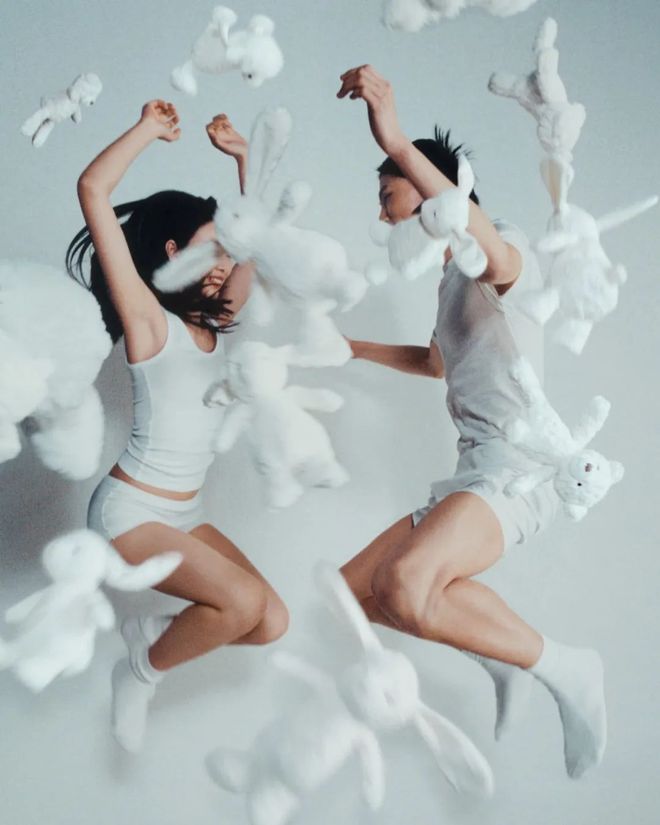 灵和IU的绽放满足了少女的全部幻想j9国际站登录本周时髦大事|陈都(图31) 灵和IU的绽放满足了少女的全部幻想j9国际站登录本周时髦大事|陈都(图31)