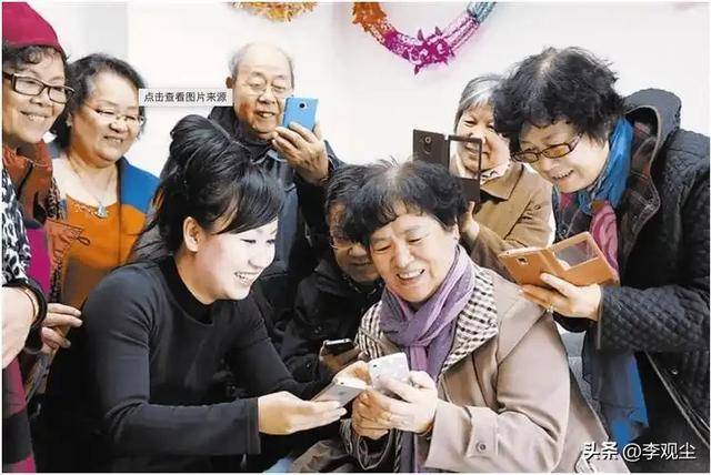 架”!花千元买伪劣保健品养老金被疯狂收割九游会j9入口登录新版上亿老人被手机“绑(图6) 架”!花千元买伪劣保健品养老金被疯狂收割九游会j9入口登录新版上亿老人被手机“绑(图6)