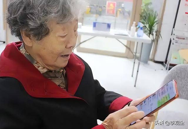 架”!花千元买伪劣保健品养老金被疯狂收割九游会j9入口登录新版上亿老人被手机“绑(图17) 架”!花千元买伪劣保健品养老金被疯狂收割九游会j9入口登录新版上亿老人被手机“绑(图17)