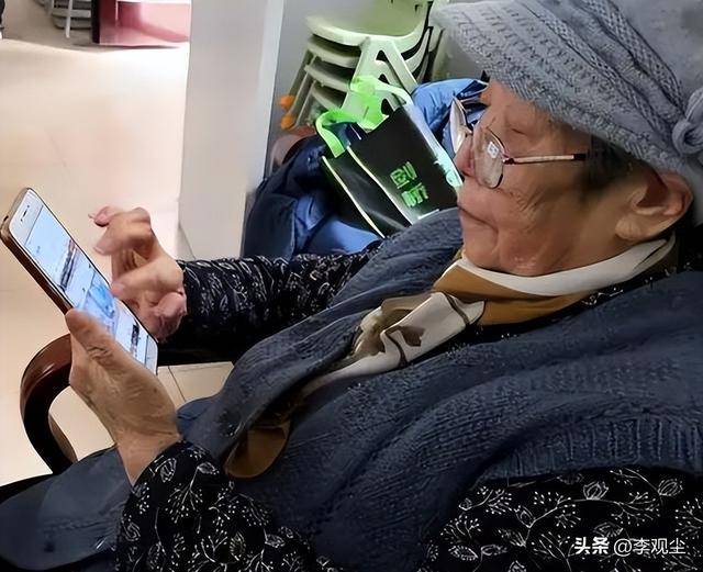 架”!花千元买伪劣保健品养老金被疯狂收割九游会j9入口登录新版上亿老人被手机“绑(图20) 架”!花千元买伪劣保健品养老金被疯狂收割九游会j9入口登录新版上亿老人被手机“绑(图20)